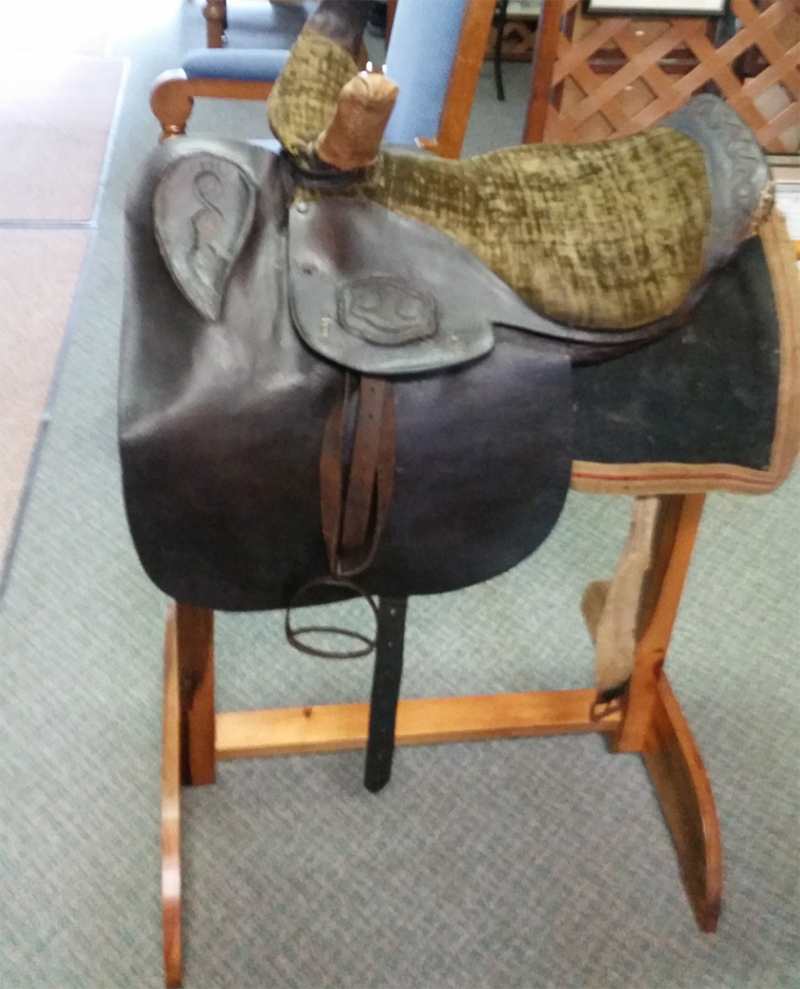 Ophelia side-saddle